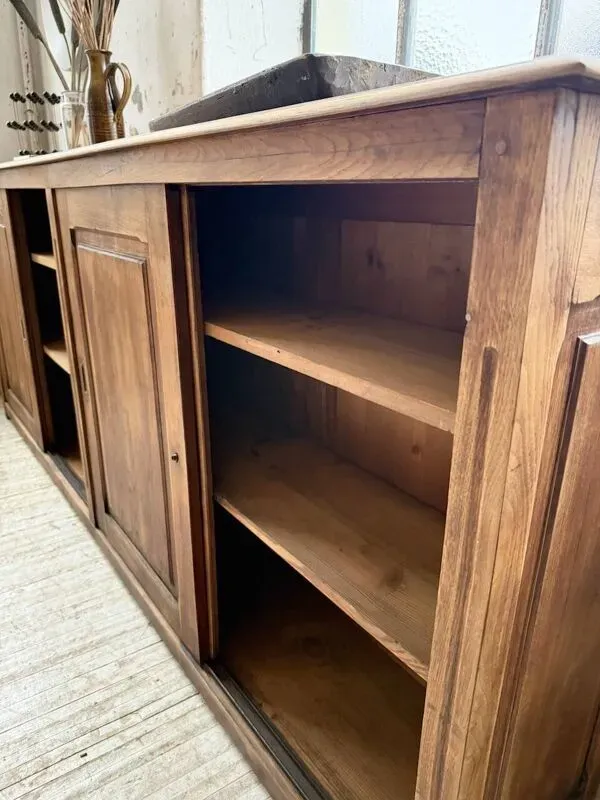 Illustration numéro 3 du produit Enfilade, meuble de métier XL en chêne à portes coulissantes, 1900