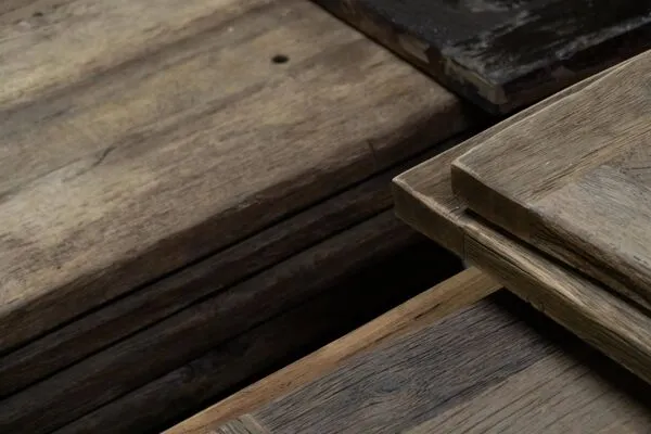 Illustration numéro 3 du produit Table ronde en bois récupéré