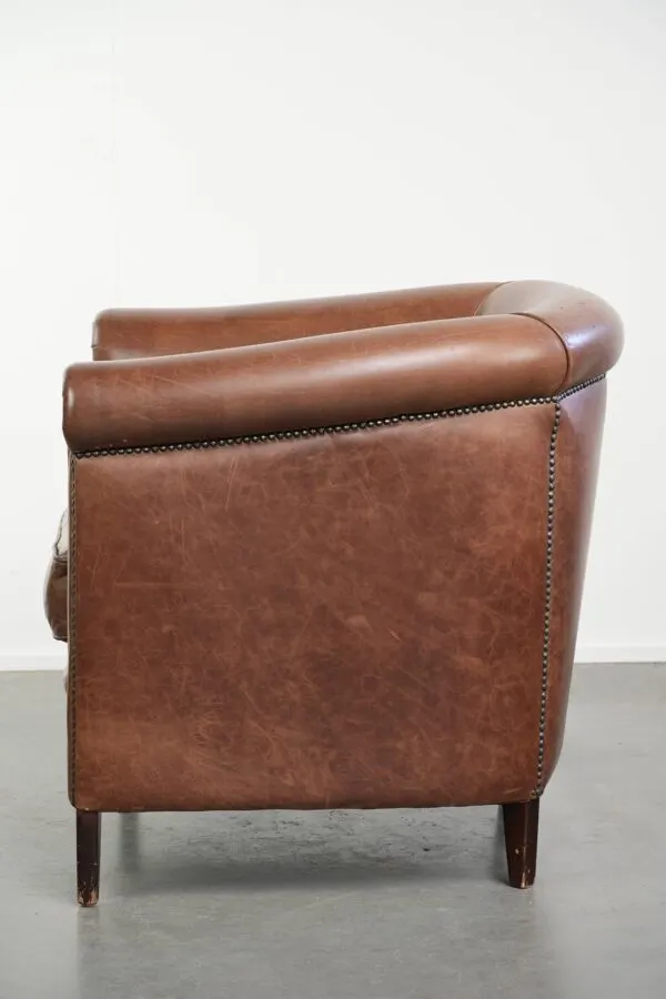 Illustration numéro 3 du produit Fauteuil club en cuir de vache couleur cognac de style anglais