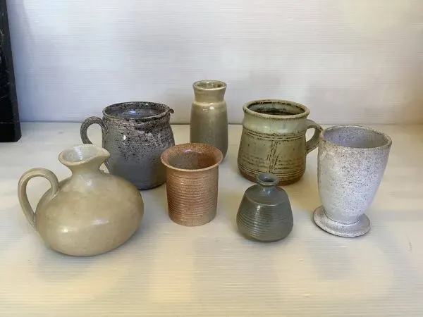 Illustration numéro 3 du produit Sept vases céramiques beiges grises