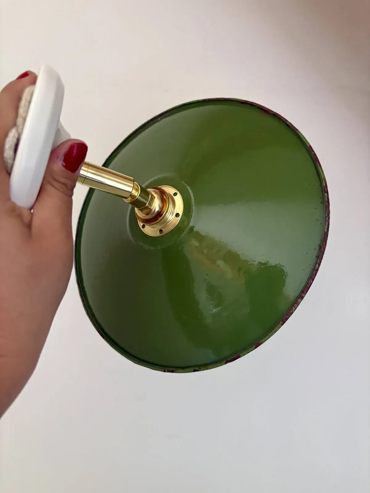 Illustration numéro 3 du produit Applique abat-jour vintage en tôle émaillée verte et blanche