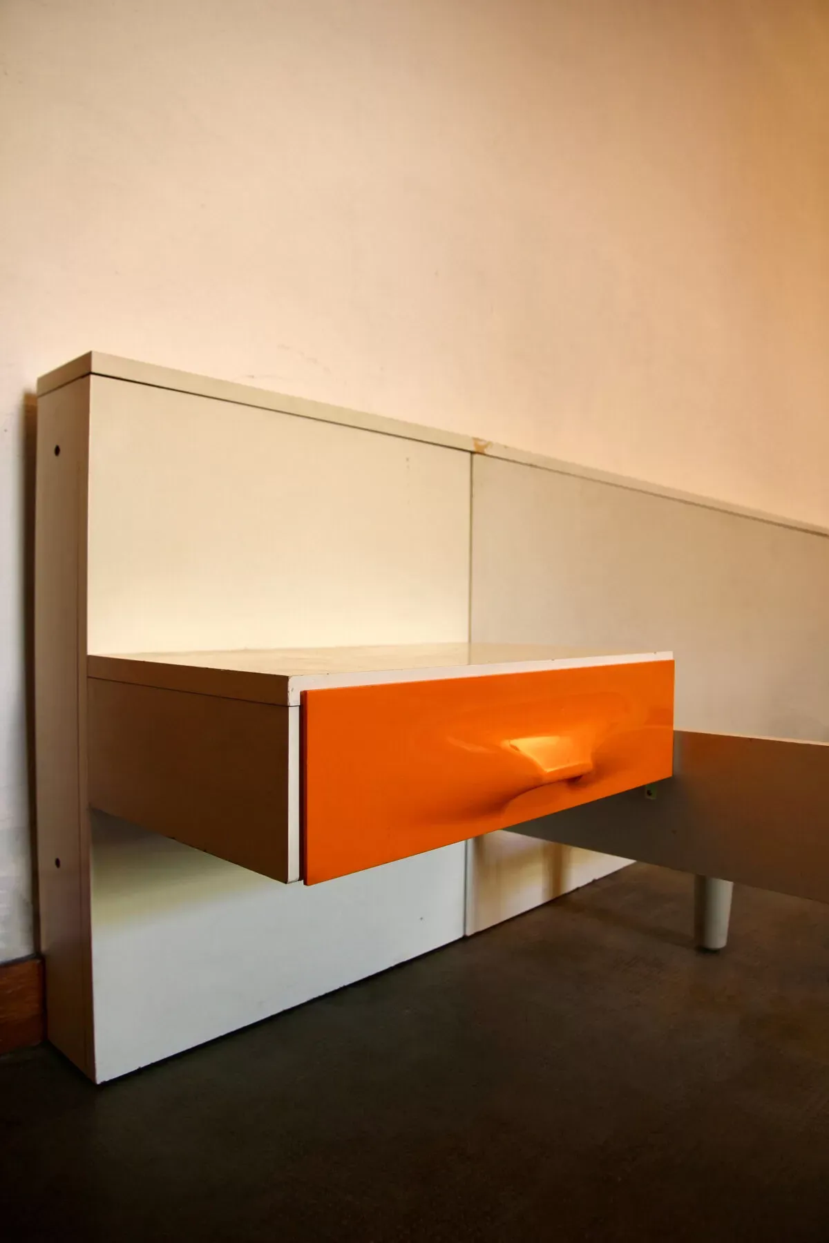 Illustration numéro 3 du produit Lit DF 2000 par Raymond Loewy