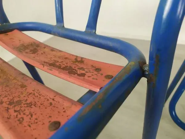 Illustration numéro 3 du produit Série de 8 chaises bistrot métal