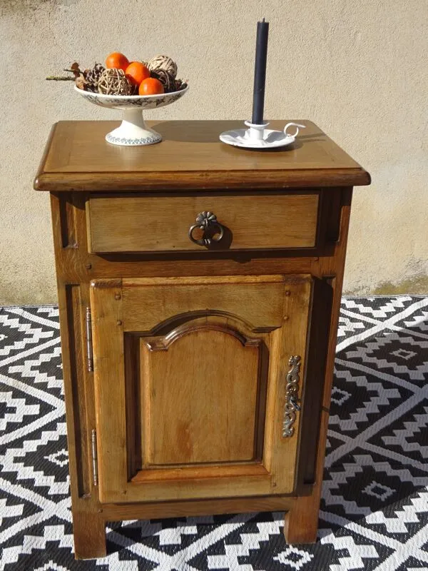 Illustration numéro 3 du produit Confiturier en chêne massif