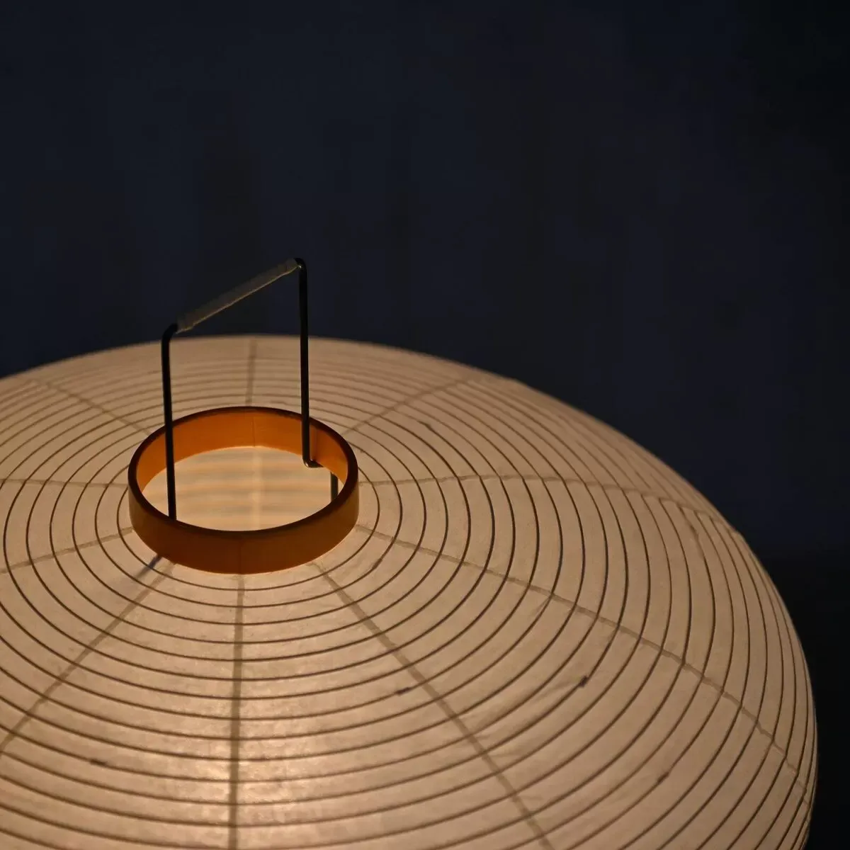 Illustration numéro 3 du produit Isamu Noguchi Modèle 9A Akari Light Sculpture fabriquée à la main par Ozeki, Japon