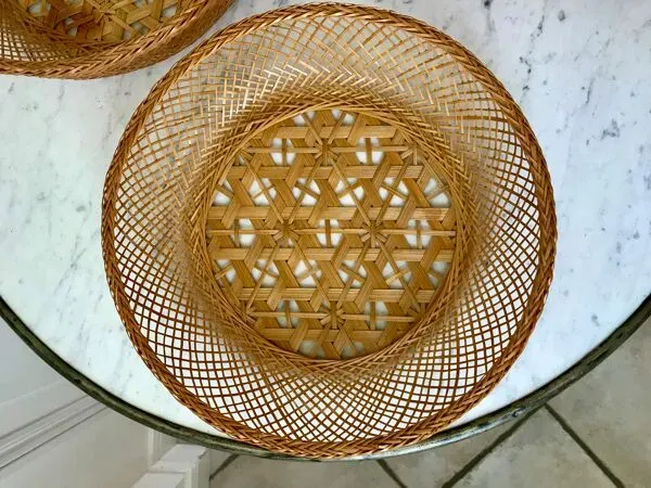 Illustration numéro 3 du produit Trio de corbeilles gigognes en osier tissé années 70