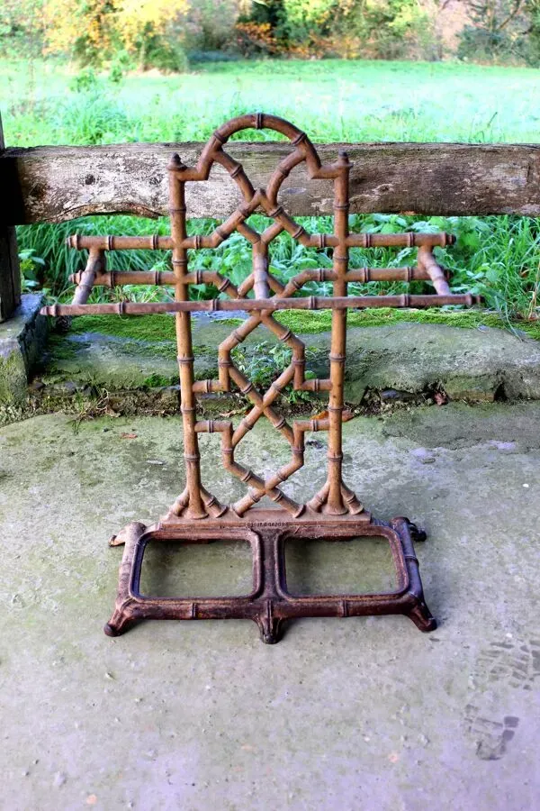 Illustration numéro 3 du produit Porte parapluie en fonte vintage année 50