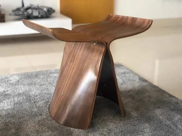 Illustration numéro 3 du produit Icône du Design Japonais : Tabouret ''Butterfly'' de Sori Yanagi en Noye