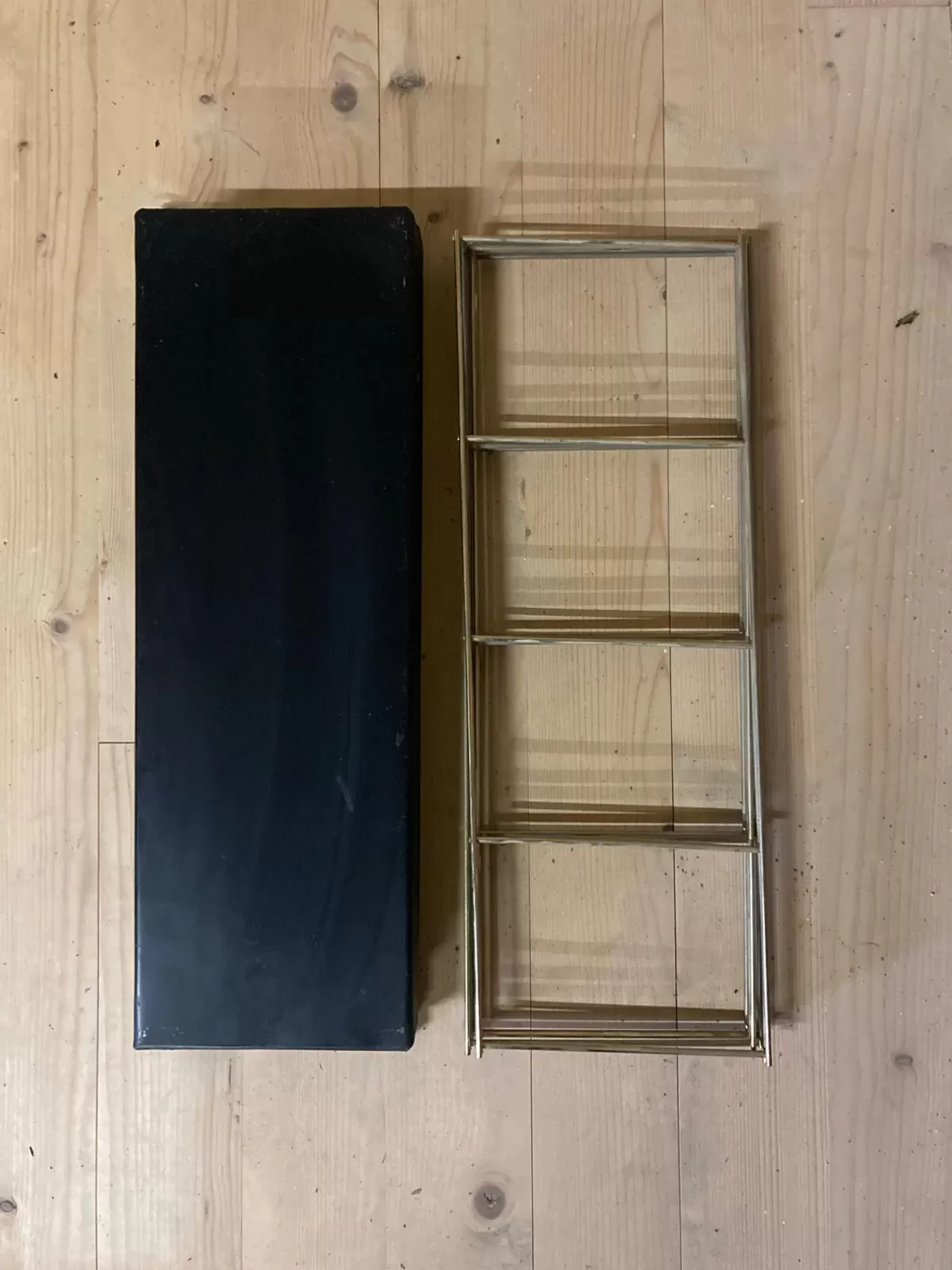 Illustration numéro 3 du produit Étagères