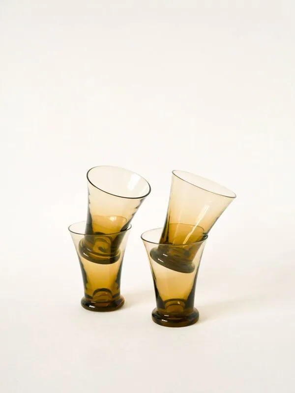Illustration numéro 3 du produit Ensemble de 4 petits verres en verre fumé, Art Déco, 1930