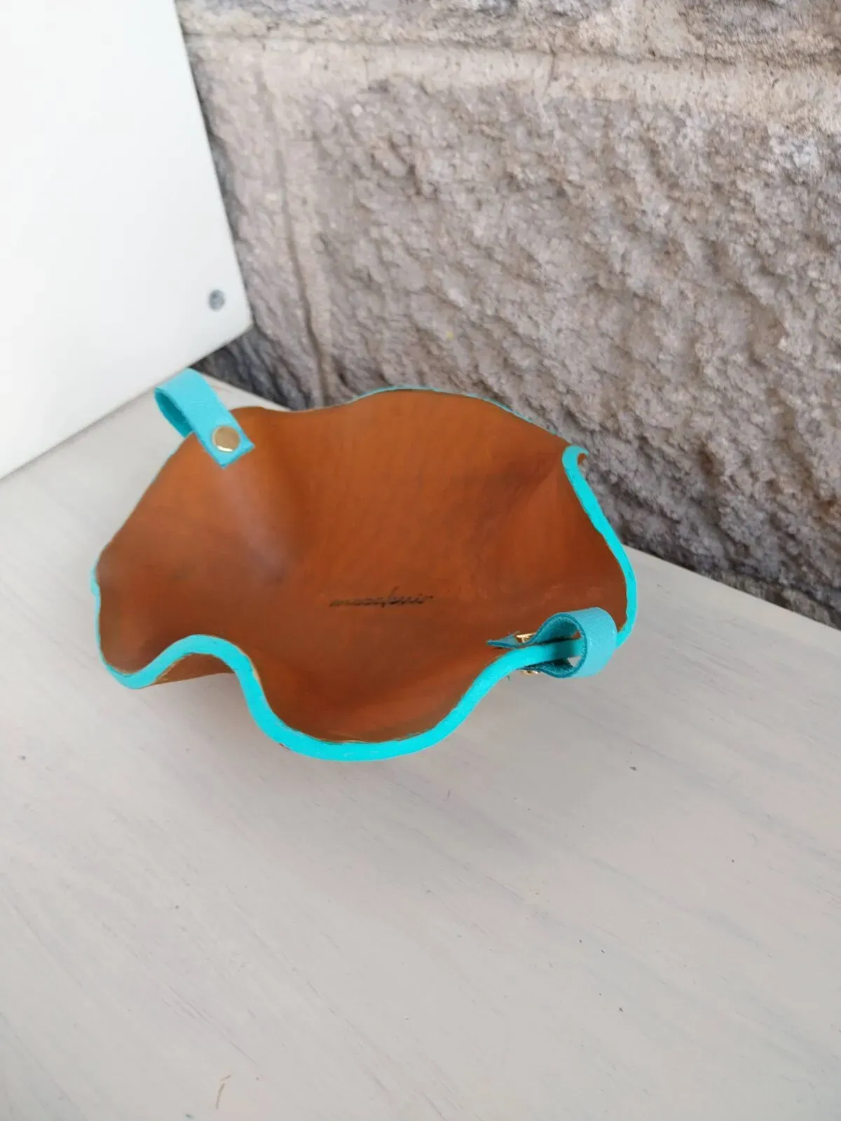 Illustration numéro 3 du produit Vide-poche en cuir modelé