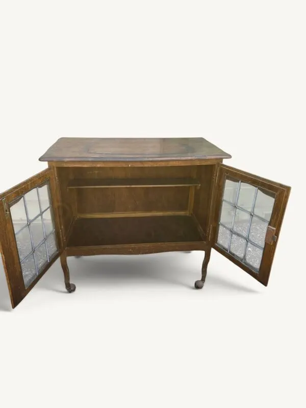 Illustration numéro 3 du produit Buffet vitré Art nouveau en chêne et verre plombé