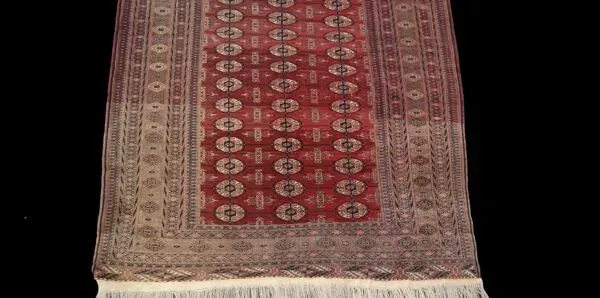 Illustration numéro 3 du produit Tapis Boukhara-Tekke , Asie Centrale, 133 cm x 180 cm, laine nouée main, avant 1950