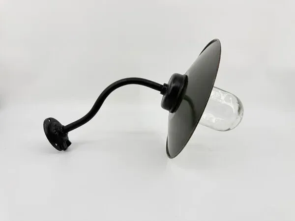 Illustration numéro 3 du produit Lampe de cour