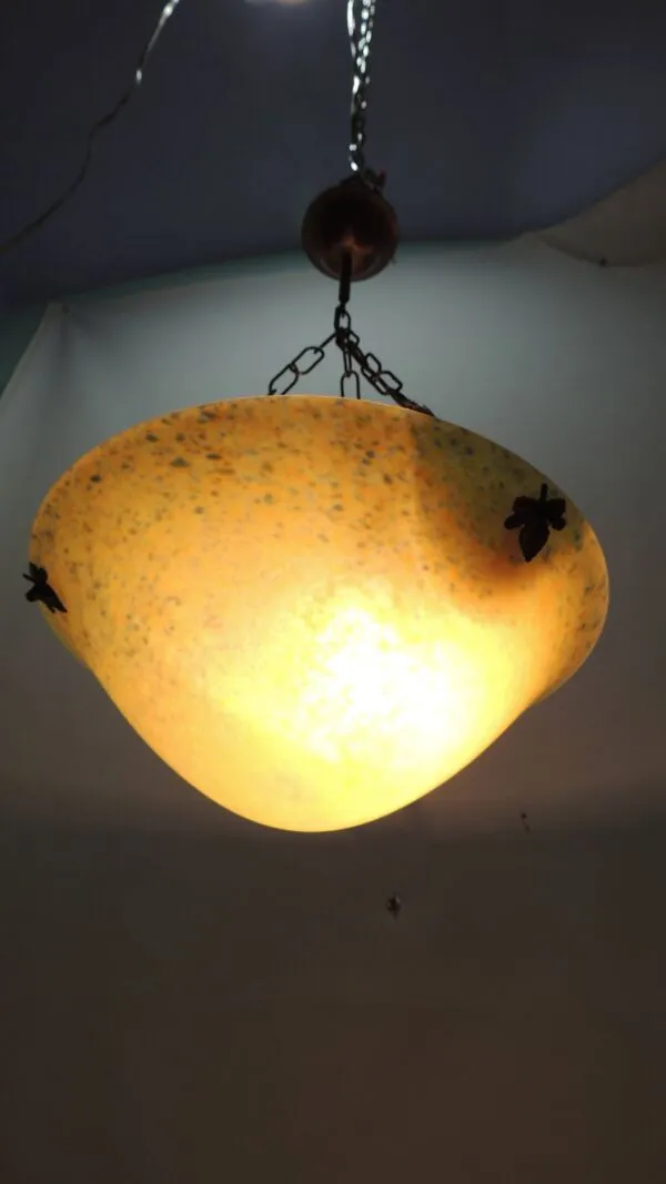 Illustration numéro 3 du produit Suspension vintage années 70 en verre moucheté jaune – Lustre rétro à chaîn