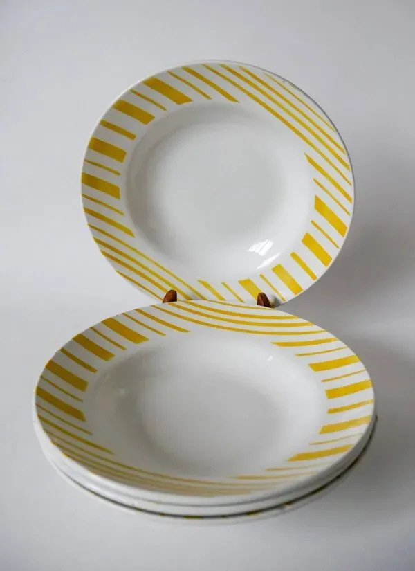 Illustration numéro 3 du produit Lot de 4 creuses digoin sarreguemines rayures jaunes 1950