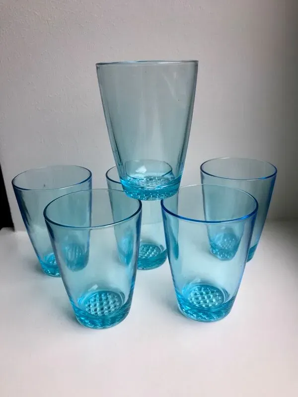 Illustration numéro 3 du produit Lot de 6 verres à eau made in france en verre bleu années 70