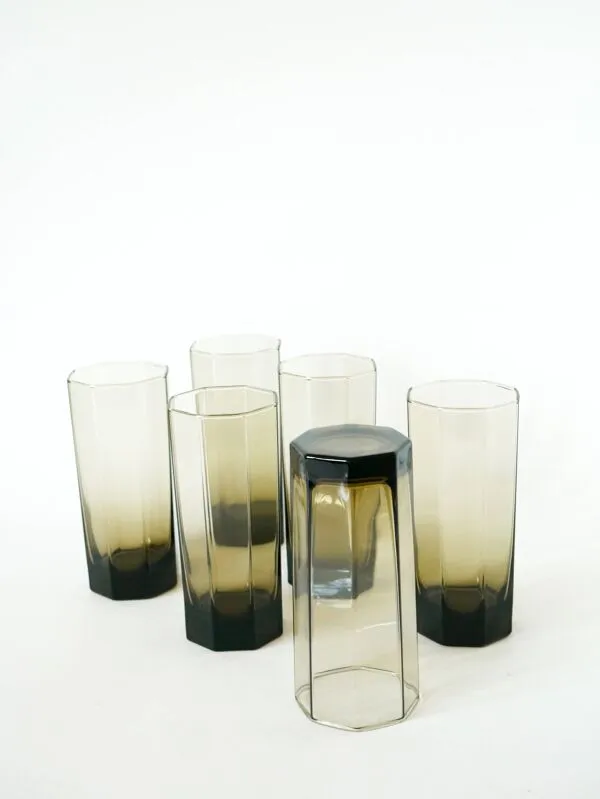 Illustration numéro 3 du produit Ensemble de 6 verres octogonaux Long Drink, Verre fumés, Design, 1970 - 15