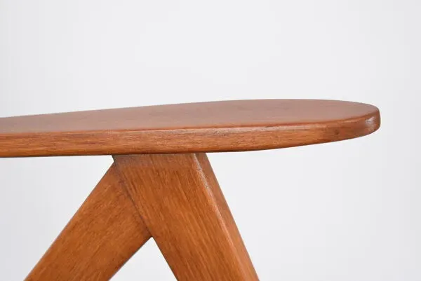 Illustration numéro 3 du produit Fauteuil original restauré compas années 1960 velours bleu, pied de poule