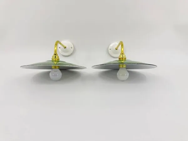 Illustration numéro 3 du produit Appliques en tôle émaillée