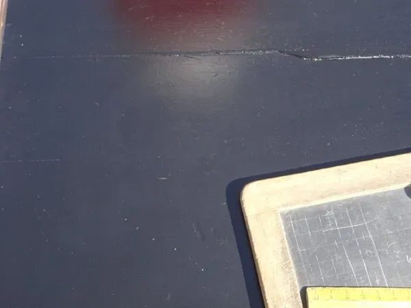 Illustration numéro 3 du produit Grand bureau en pin restauré