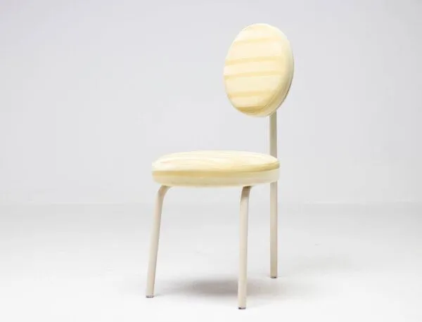 Illustration numéro 3 du produit Quatre chaises ''Champagne'' de Piet Hein Eek - Un design néerlandais avec âme et histoire.