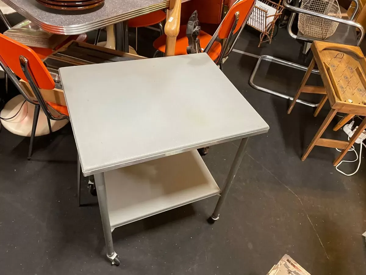 Illustration numéro 3 du produit Tablette à roulette industrielle