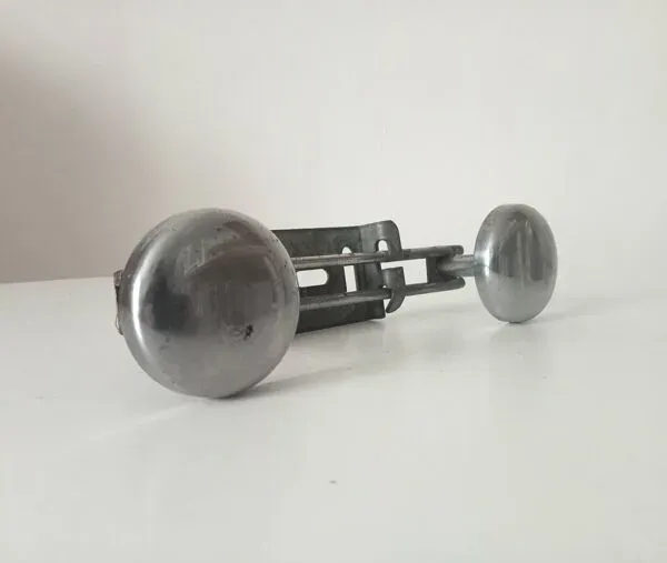 Illustration numéro 3 du produit Portemanteau mural vintage en métal chromé