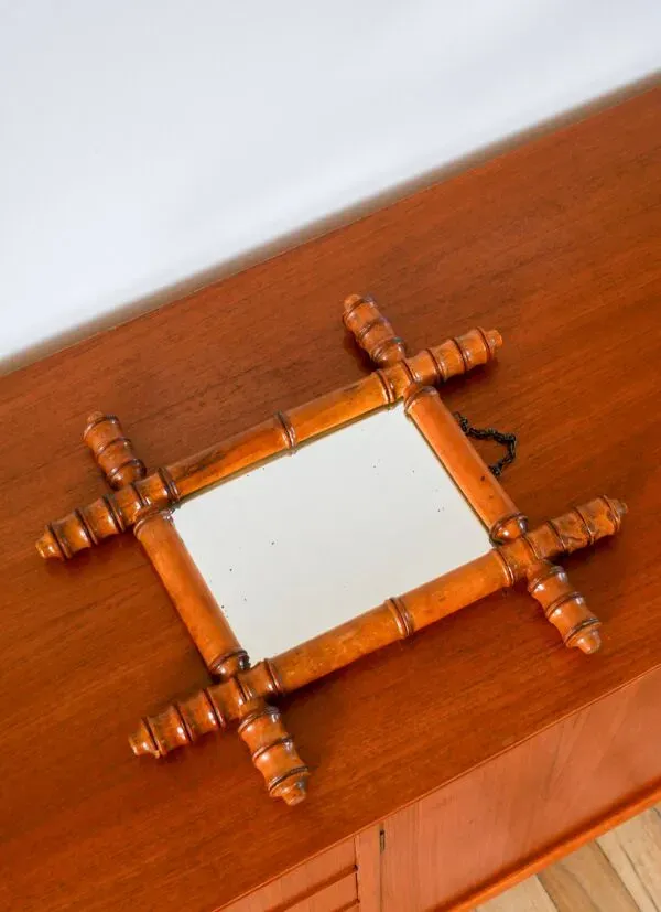 Illustration numéro 3 du produit Miroir de barbier en bois effet bambou 38 x 33 cm