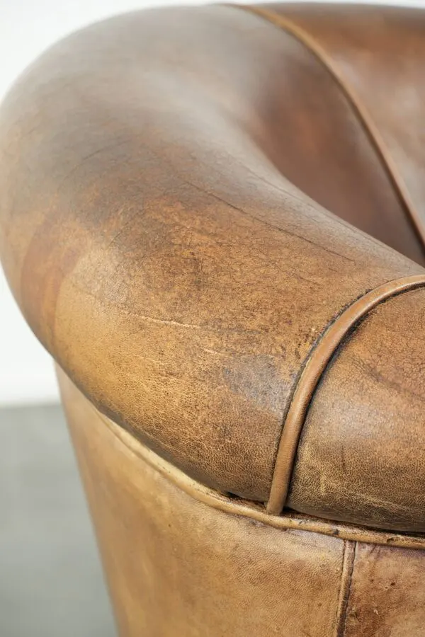 Illustration numéro 3 du produit Fauteuil club en cuir de mouton vintage