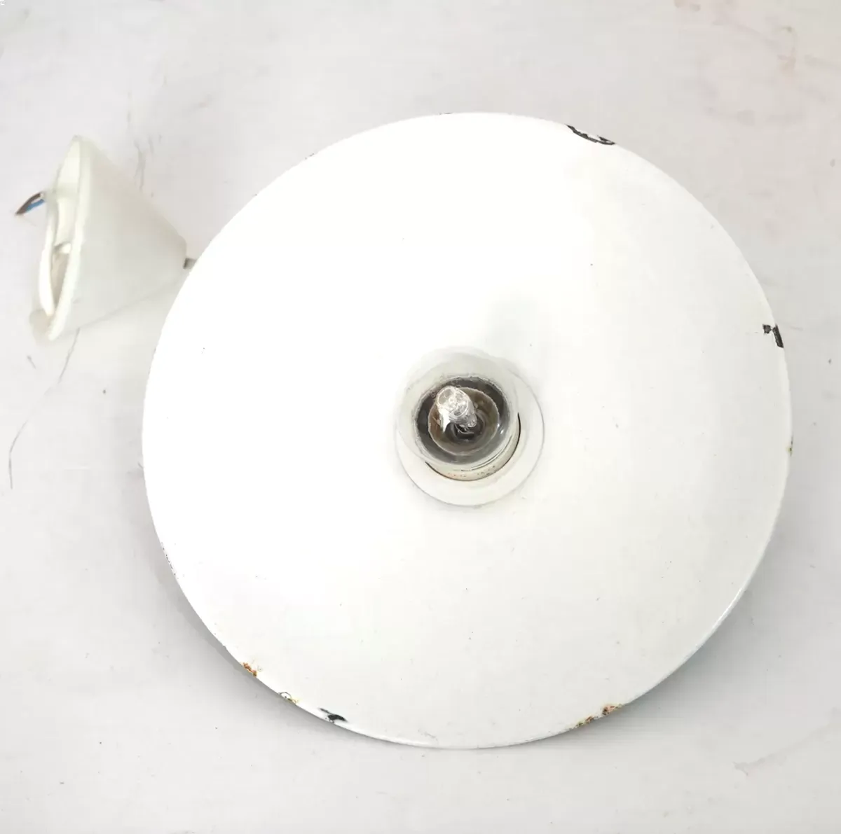 Illustration numéro 3 du produit Suspension d'atelier tôle émaillée