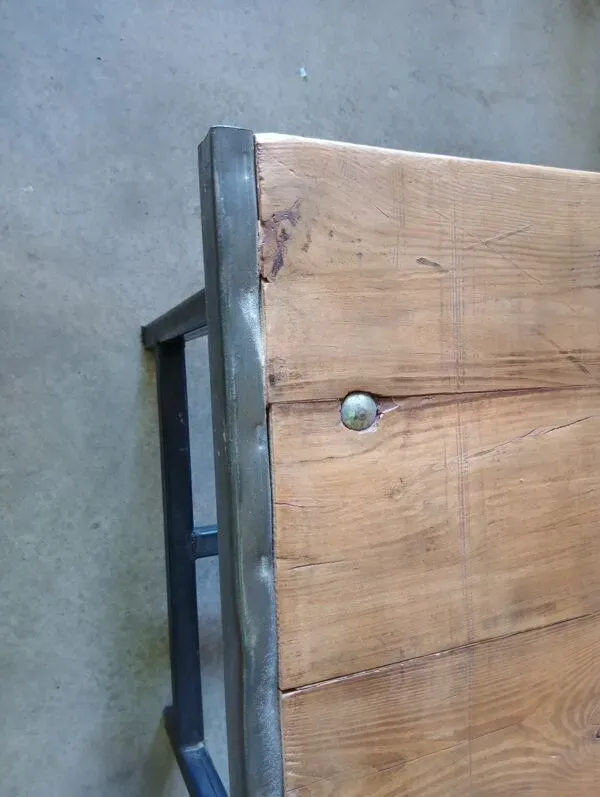 Illustration numéro 3 du produit Table d'atelier industrielle