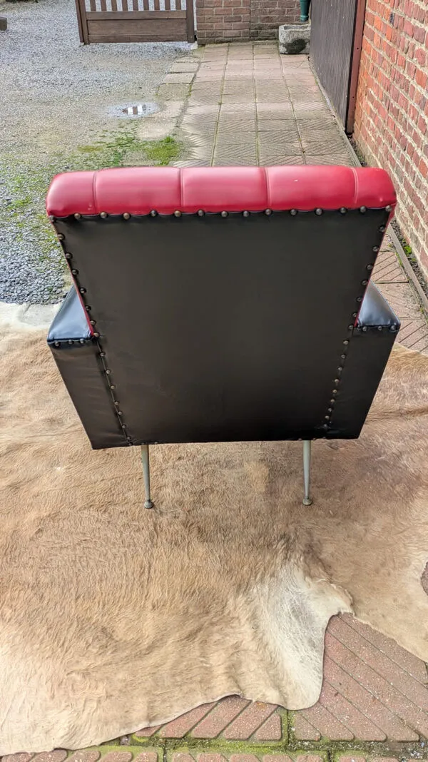 Illustration numéro 3 du produit Paire de fauteuils en skaï