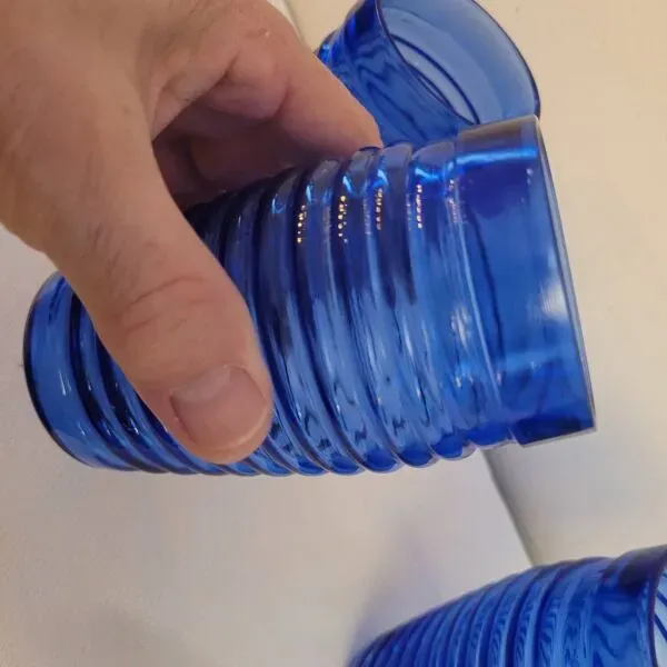 Illustration numéro 3 du produit 4 verres bleu cobalt en verre moulé, années 1970