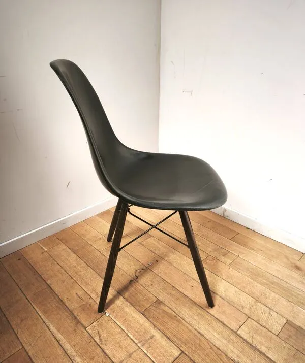 Illustration numéro 3 du produit Chaise DSW, Charles & Ray Eames