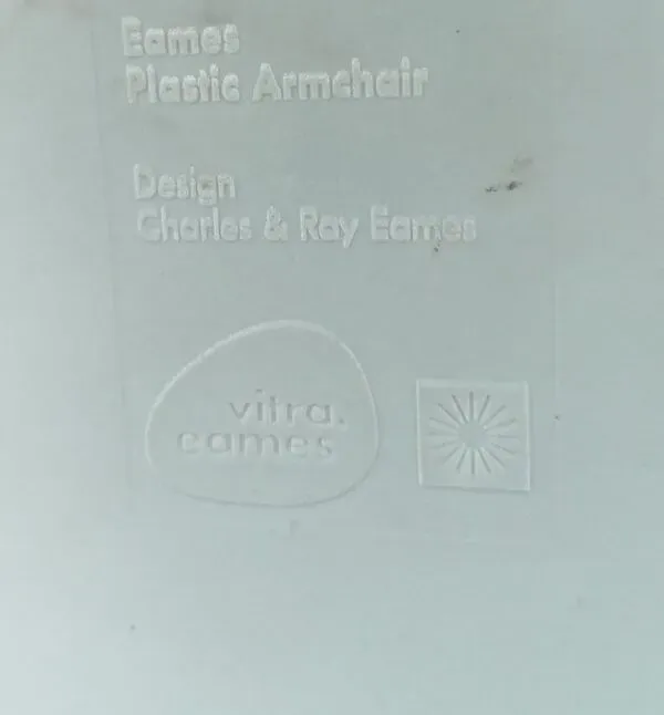 Illustration numéro 3 du produit Set de 4 fauteuils PACC par Charles et Ray Eames pour Vitra