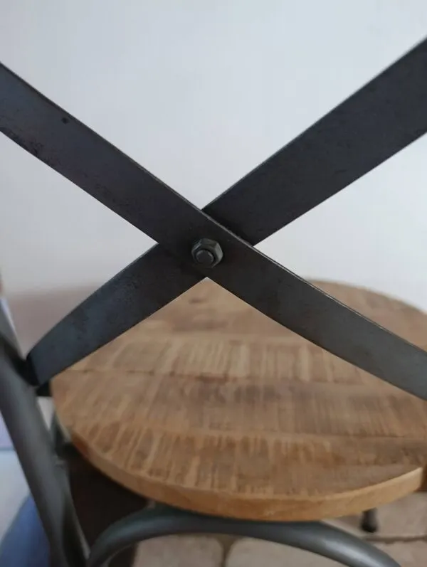 Illustration numéro 3 du produit Chaise bistrot en bois et métal