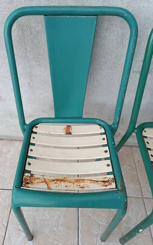 Illustration numéro 3 du produit Paire de chaises Tolix de bistrot