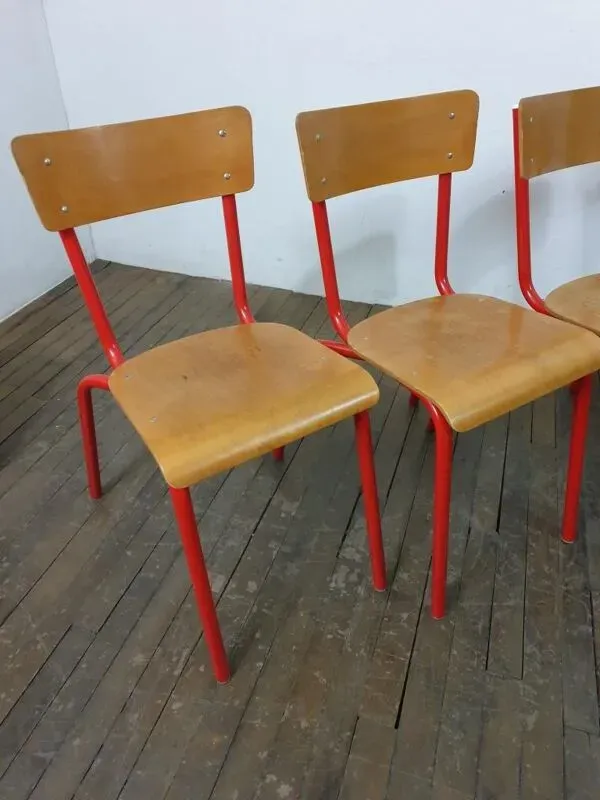 Illustration numéro 3 du produit Chaises d'école