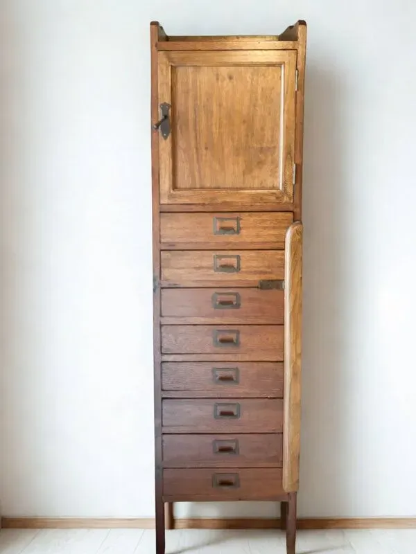 Illustration numéro 3 du produit Meuble de métier vintage en bois, 8 tiroirs