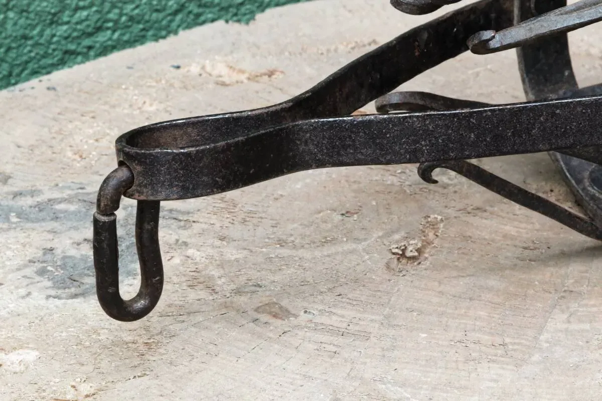 Illustration numéro 3 du produit Suspension cage en fer forgé riveté