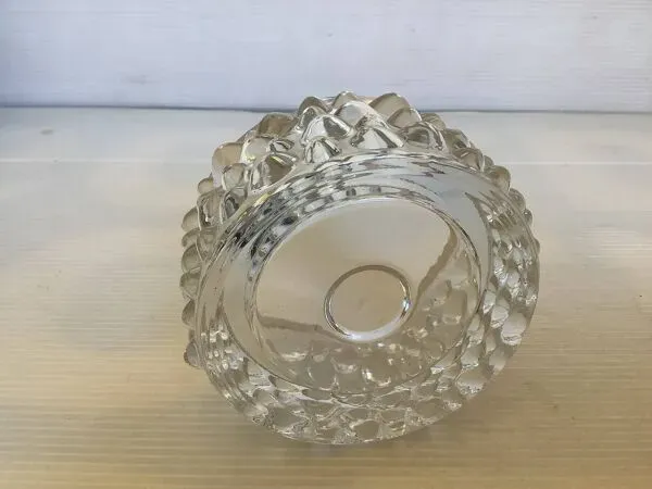 Illustration numéro 3 du produit Vide poche cendrier bubble en verre moulé