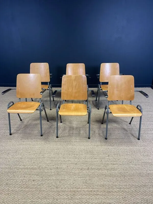 Illustration numéro 3 du produit Lot de 6 fauteuils école dossier haut bois pieds gris anthracite Pays-Bas