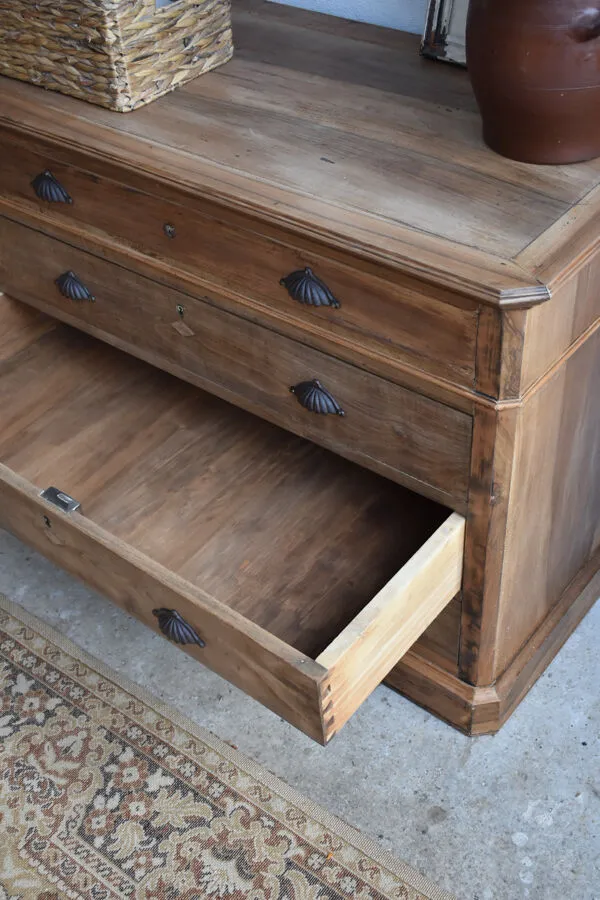 Illustration numéro 3 du produit Commode en chêne