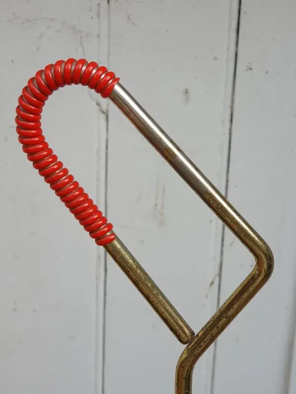 Illustration numéro 3 du produit Porte-parapluie en tôle ajourée et scoubidou