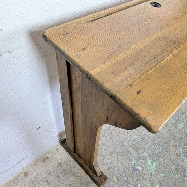 Illustration numéro 3 du produit Pupitre d'école double et son banc en bois