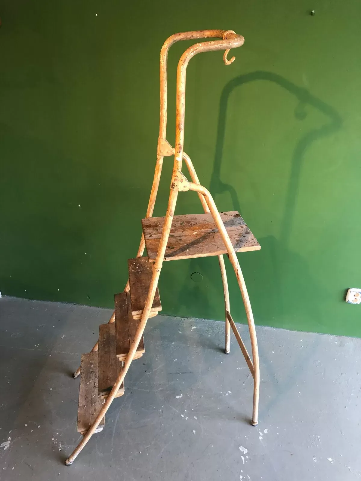 Illustration numéro 3 du produit Échelle en bois industrielle