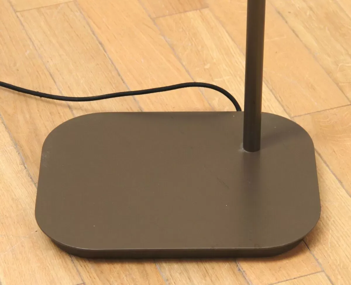 Illustration numéro 3 du produit Lampadaire Grid Floor, Ligne Roset