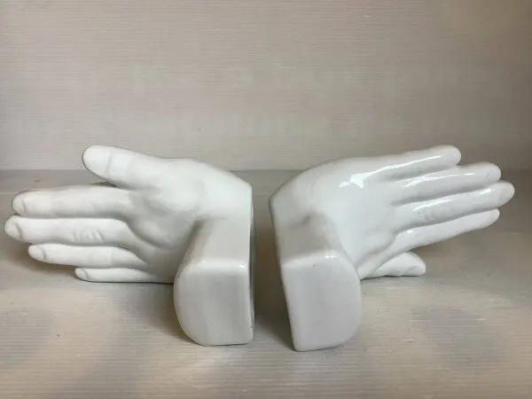 Illustration numéro 3 du produit Paire de serre livres mains