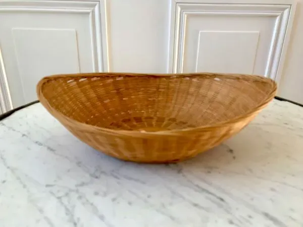 Illustration numéro 3 du produit Corbeille en osier ovale années 70